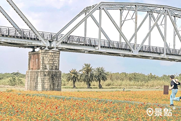 下淡水溪鐵橋是全台唯一國家二級古蹟火車鐵橋。