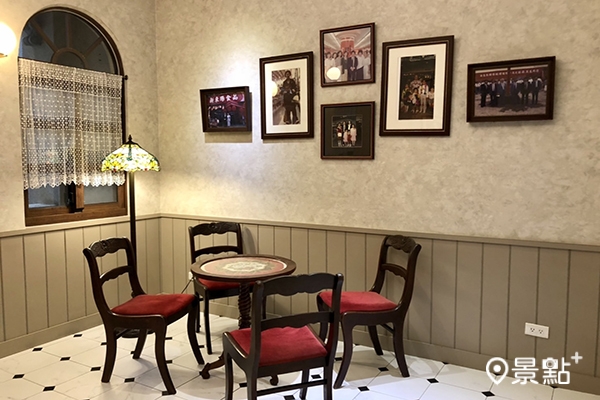 咖啡廳取景地就在新東陽迪化100內的復古咖啡廳。（圖／景點+ Ellen，以下同）
