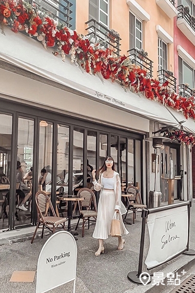 繽紛建築一樓就是WOM Salone咖啡廳，彷彿走在法國街頭。
