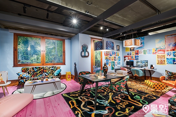 LIVING ROOM-最華美工作室，結合家中客廳的概念，本區重現米蘭的《TOILETPAPER》工作室總部。