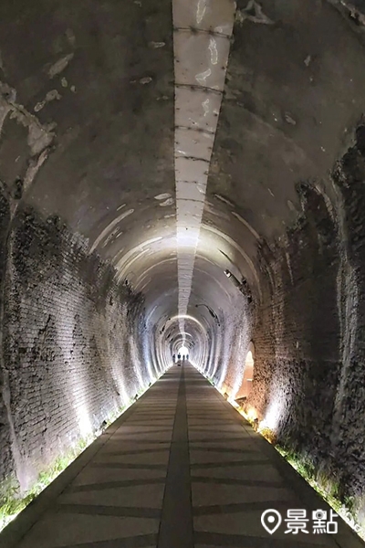 彷彿穿越時空得百年舊隧道。 (圖／tw_travel.lg)