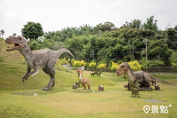 九九峰動物樂園有3隻栩栩如生的巨型恐龍場景。(圖／happy541019，以下同)