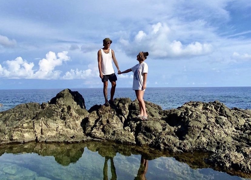 歌手瘦子無預警宣布結婚！手牽手甜蜜照蔚藍海景在這裡