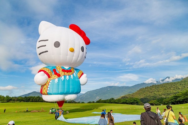 全球唯一的「HELLO KITTY 熱氣球」今年在台東熱氣球嘉年華2022年再次登場。(圖／台東熱氣球嘉年華，以下同)