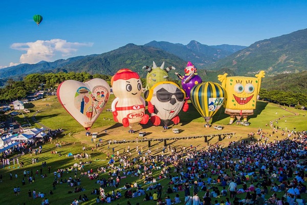台東熱氣球嘉年華繫留體驗每年都很搶手，想搭乘的遊客要注意預約時間。