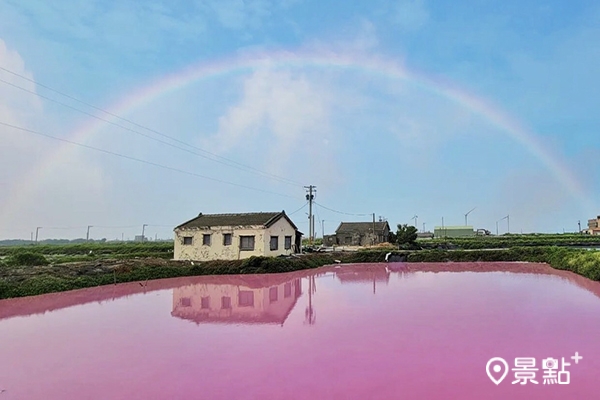 粉紅湖加上彩虹也有些脫離現實的夢幻感。(圖／jully426132，下同)