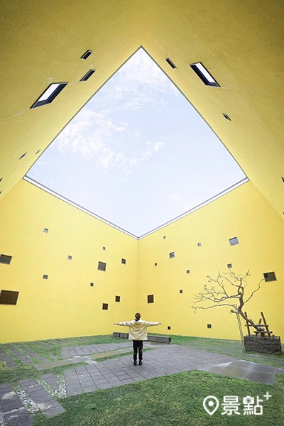 史前文化博物館南科分館黃色天井。（圖／xuyuz0522）