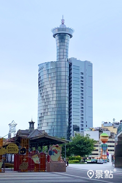 李方艾美酒店以「火炬」為設計外觀，聳立在火車站商圈中非常吸睛。(圖／cheriechang1217)