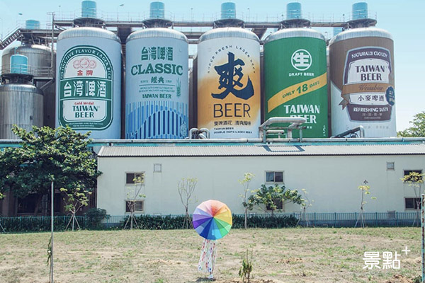 竹南啤酒廠外排列著超吸睛的巨型台啤罐。(圖／imissrainbow)