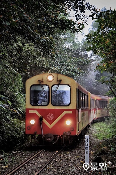 塘湖古道與獨立山古道，合併為o型環山行程，可欣賞火車美景。(圖／yuanpo.photography，下同)