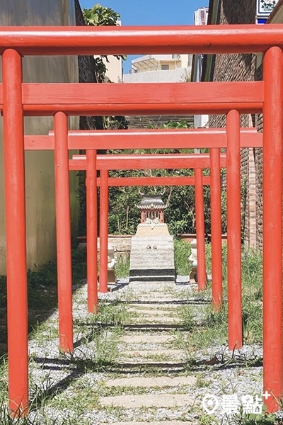 蛙港神社鳥居是彰化走讀藝術節的人氣裝置藝術。(圖／kun.0430)