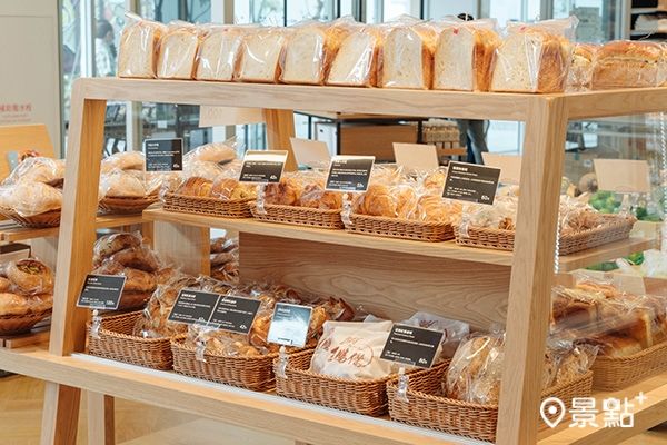 岡山門市領先全台，首次推出烘焙麵包販售服務。