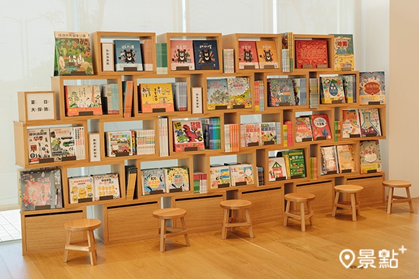 岡山門市提供近500本的童書繪本，讓親子遊逛更添美好回憶