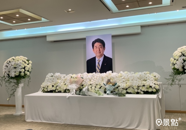 日本前首相安倍晉三追思悼念空間開放至7月17日。（圖 / 景點+ 張盈盈，以下同）