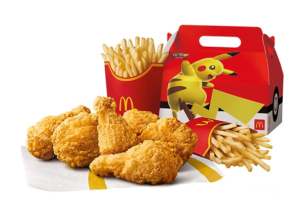 購買「(大)麥當勞分享盒」，可獲得皮卡丘搭配快龍的「寶可夢主題包裝」。