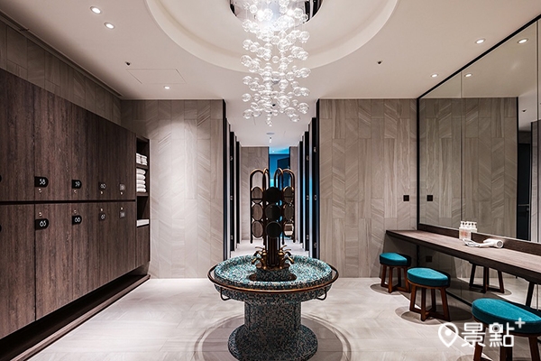 「Blu Night宿海奇遇」特別建造星級夜宿盥洗空間，提供飯店等級沐浴用品。（圖 / COZZI blu和逸飯店，下同）