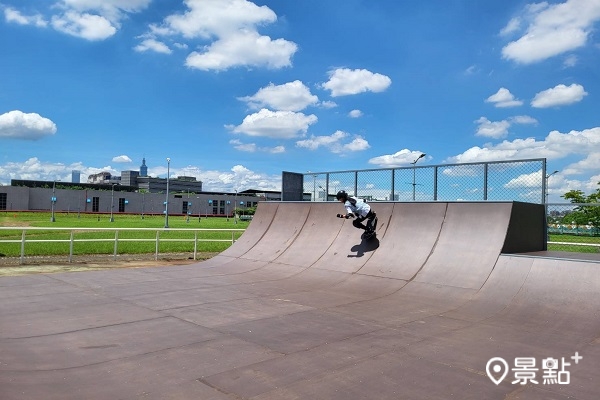 滑板BMX極限單車這裡玩！夏日必訪親子戲水池免費開放