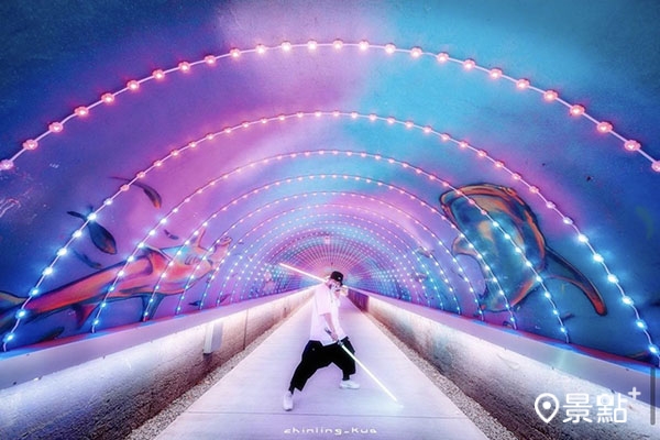 新亮點升級版「星空隧道」也是到旗津必訪的打卡奇幻景點。(圖／chinling_kuo)
