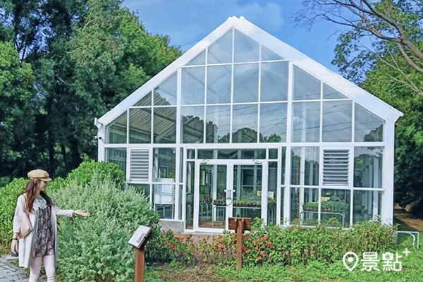 龜山苗圃綠環境生態園區有一棟超仙的純白溫室玻璃屋。（圖／voritaliu，以下同）