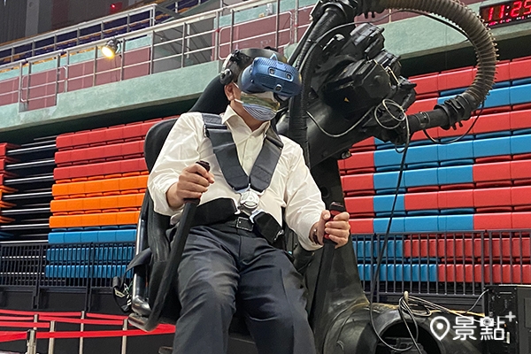 活動現場可以體驗沈浸式機械手臂VR體驗。