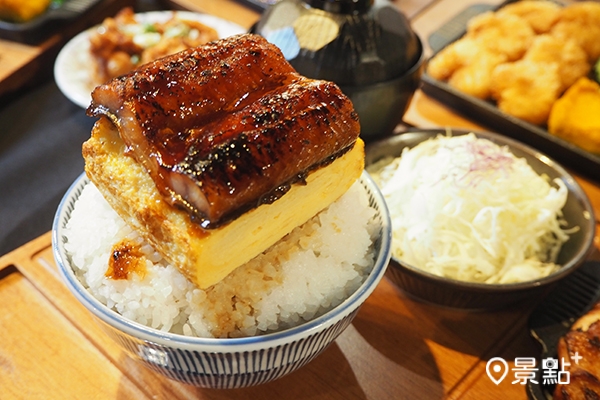 「開丼」邁入10週年品牌轉型代表作主打燒肉丼飯搭配鐵板雙主餐定食。（圖／景點+ 張盈盈)