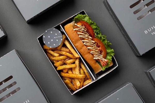 熱狗堡加100元可升級套餐餐盒。(圖／BUN BUN，下同)