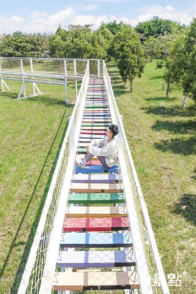 水資源公園的彩虹鍵盤階梯 (圖／qiuung)