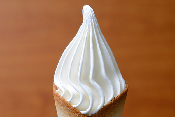 原料採用25%鮮奶油和12.5%的乳脂肪，讓口感比市售冰淇淋濃郁滑順。