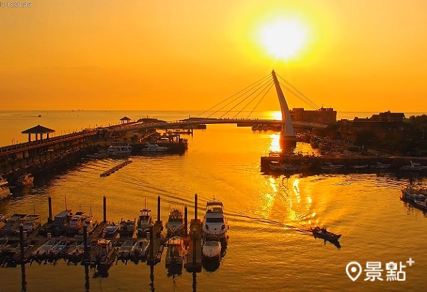 即時影像展現了淡水漁人碼頭的美麗景緻，吸引不少遊客。