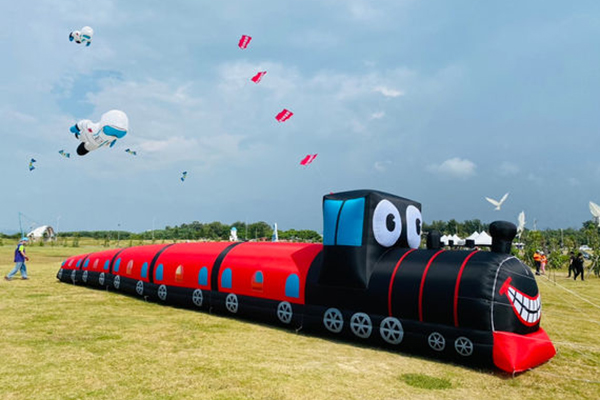 往年的火車造型風箏十分吸睛。