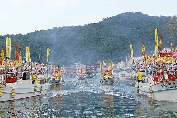 蘭陽媽海巡遶境盛況。