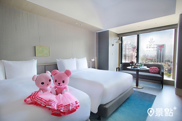 高雄洲際酒店聯合So-Net曾任日本乳癌活動大使的momo熊家族，推出「粉紅公益主題房」。(圖／洲際酒店，以下同)
