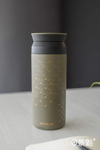 STARLUX x KINTO隨行保溫瓶（市值台幣$1,300）。