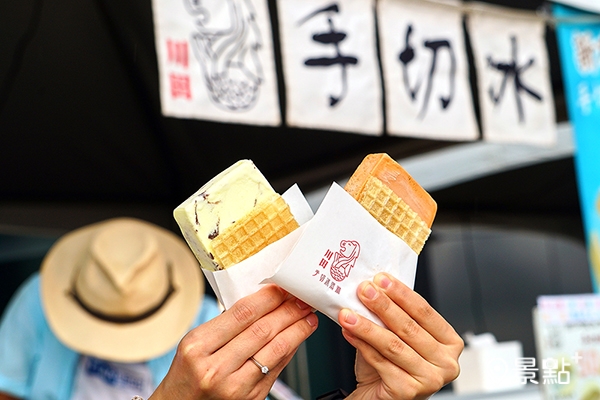 「川田手切冰淇淋」人氣超旺，常榮登市集中第一個掛出完售牌的攤車。