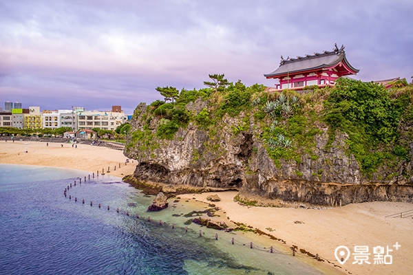 「沖繩半自助4日」旅展加贈一日行程，每人15,900元起。