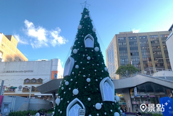 中山站白雪麋鹿聖誕樹登場！心中山線形公園聖誕燈節搶拍