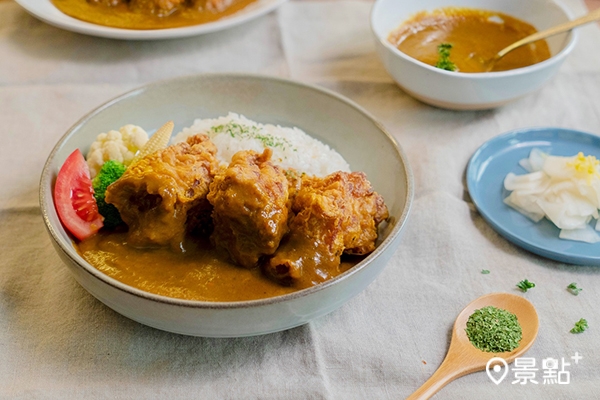 咖哩樹推特定餐點加11元享輕烘烤麥茶。