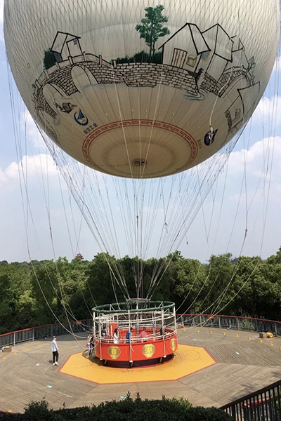 坐上氦氣球可360度欣賞山脈景致。(圖／南投縣政府)
