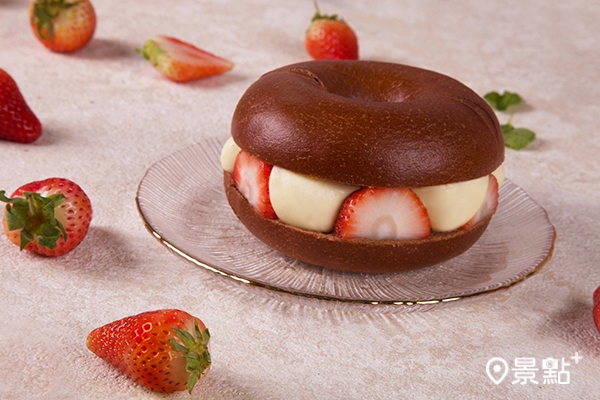 新鮮草莓厚醬甜點「踏雪尋莓」升級回歸。