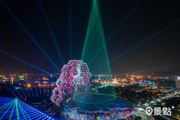 2022愛河灣聖誕燈光展演於即日起至明年1月2日每晚放映！(圖／高雄市政府觀光局，以下同）