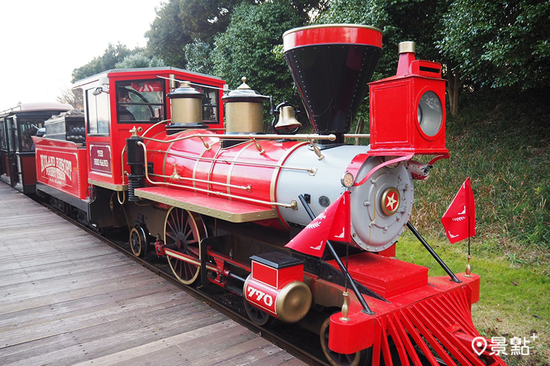 ECOLAND 森林小火車帶你遊逛園區走看各種自然風光與造景。