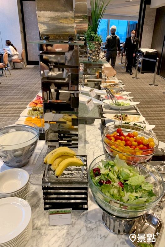 位於33樓的洋式早餐自助餐，餐點品項相當豐富。（圖／景點+ 張盈盈)
