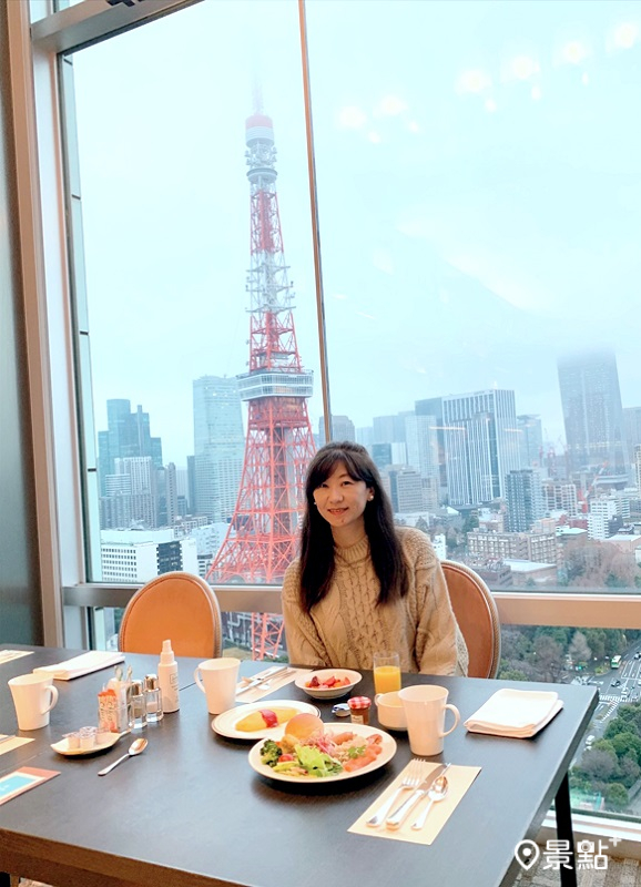 找個好位子跟東京鐵塔來張合照是一定要的。（圖／景點+ 張盈盈)