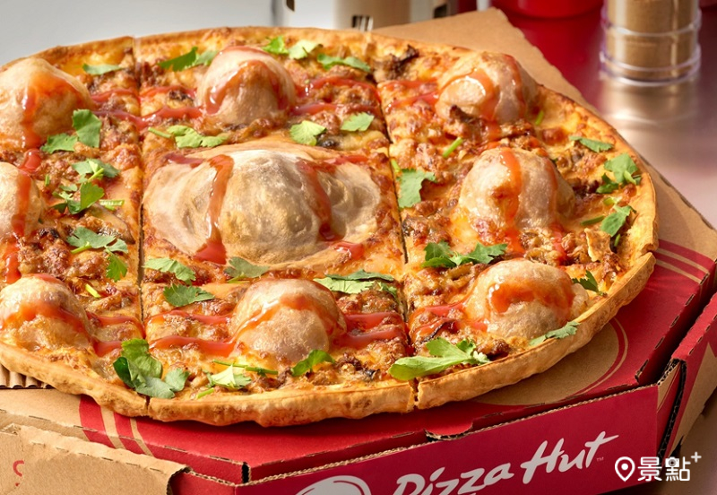 必勝客推出新品「呷霸王紅糟肉圓比薩」，只賣4週。(圖／必勝客，以下同）