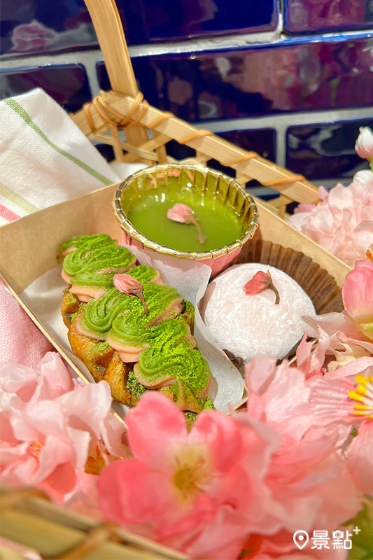 抹櫻可芙套餐於辻利茶舗遠百信義A13門市獨家販售。