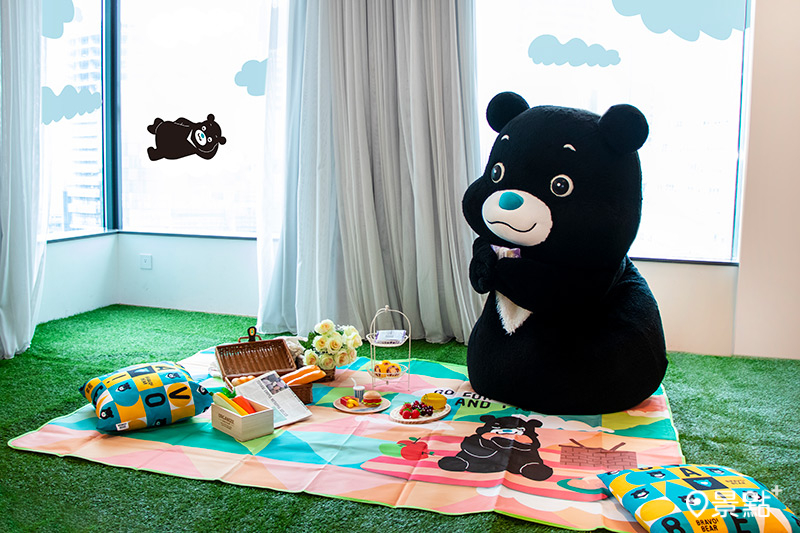 入住熊讚野餐房可獲贈獨家野餐墊，室內野餐與好友拍網美照。
