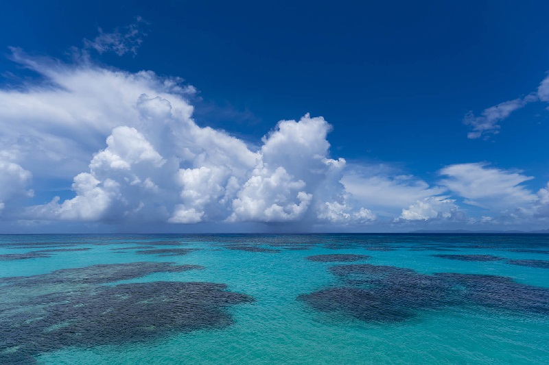 波照間島的海水顏色，有著「波照間藍」的美譽。(圖／沖繩觀光局）