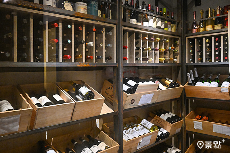 庶民廚房二樓特別規劃專業葡萄酒酒窖。