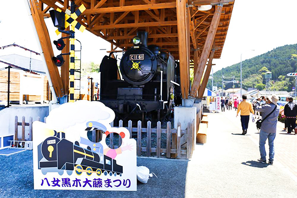 祭典期間，神社境內會擺滿小攤販，街上的釀酒廠也會開放參觀 (圖／Feel Fukuoka Japan)