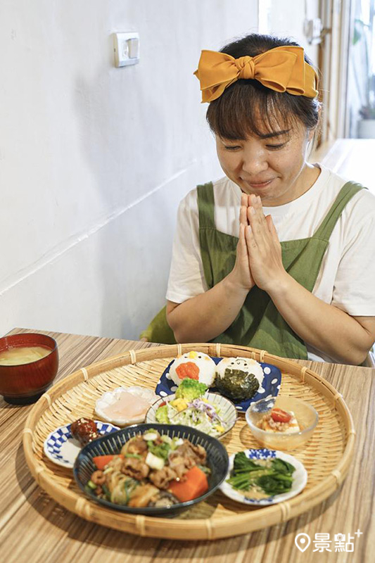 「開動了」由美奈與丈夫攜手經營，提供安心健康的日式家常菜，僅營業中午時段，晚餐時間她堅持留給家人和小孩。